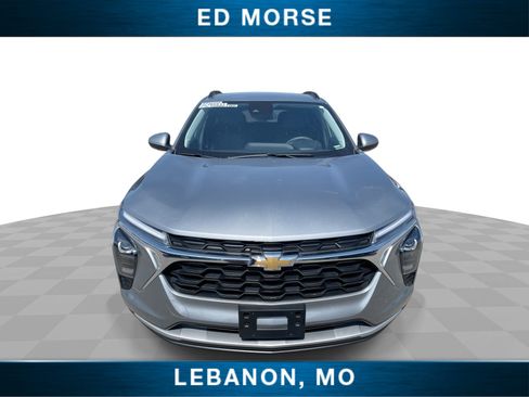 Certified 2025 Chevrolet Trax LT FWD image 3