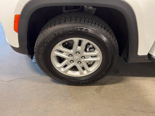 Used 2023 Jeep Grand Cherokee Laredo AWD/4WD image 30