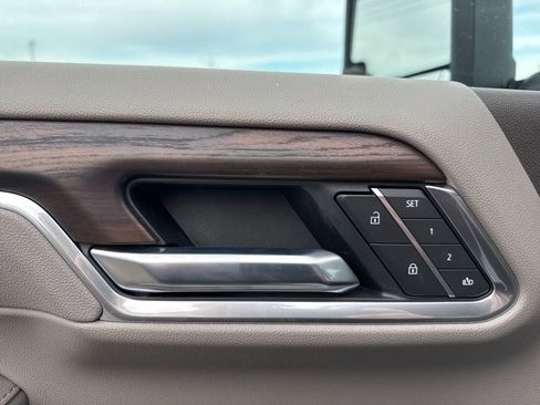 Used 2025 GMC Sierra 2500 SLT w/ LPO, GMC Protection Package image 11