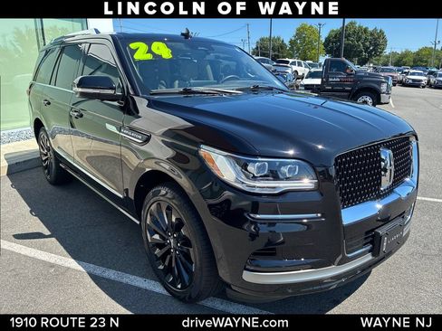 Certified 2024 Lincoln Navigator Reserve AWD/4WD image 10