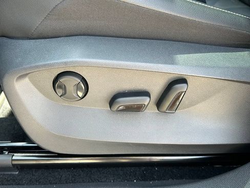 Certified 2023 Volkswagen Tiguan SE R-Line FWD image 21