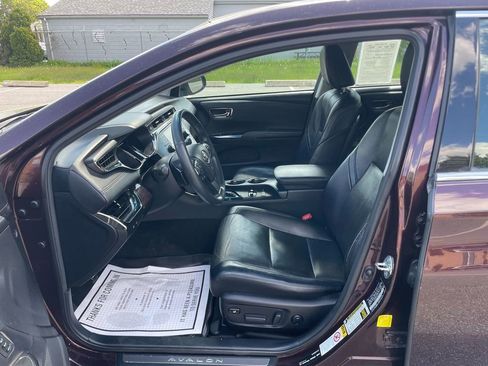 Used 2013 Toyota Avalon Limited w/ Technology Pkg FWD image 10