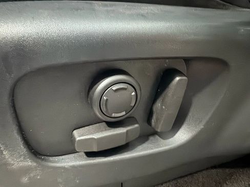 Used 2019 Land Rover Discovery HSE image 12