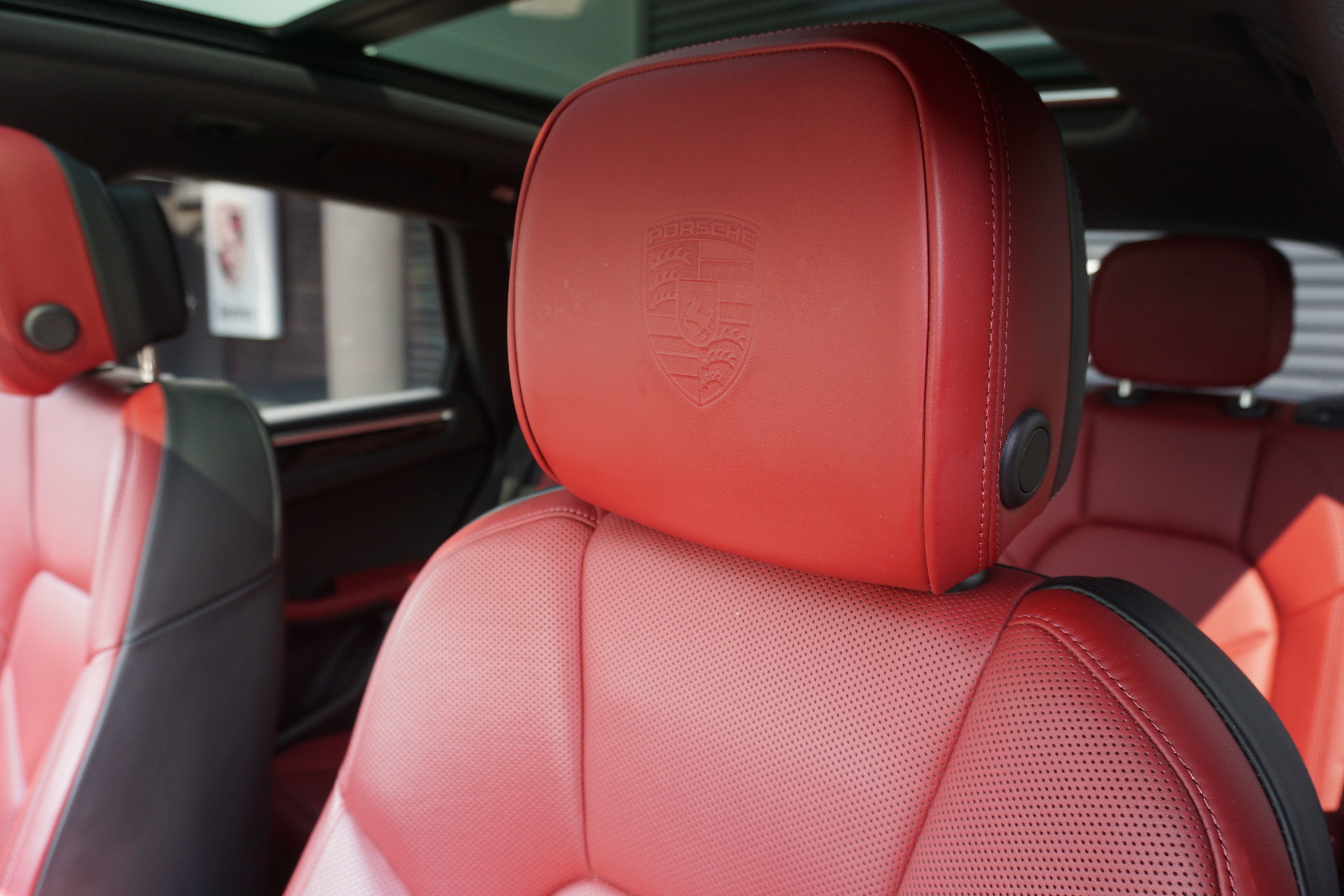 Certified 2023 Porsche Macan S AWD/4WD image 18