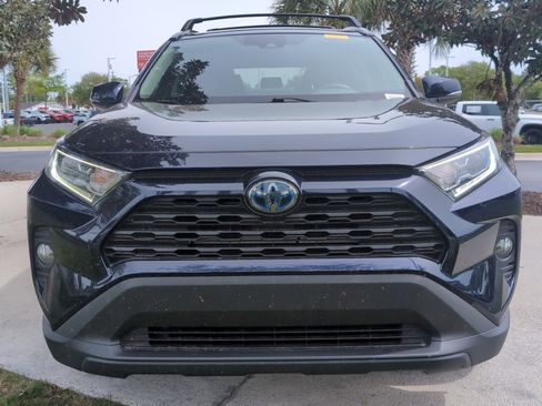 Used 2020 Toyota RAV4 XLE w/ Convenience Package image 3