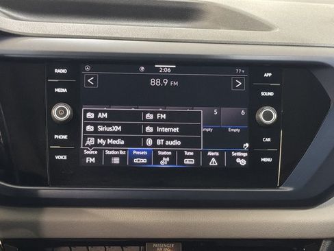 Certified 2023 Volkswagen Taos SE w/ Panoramic Sunroof Package FWD image 31