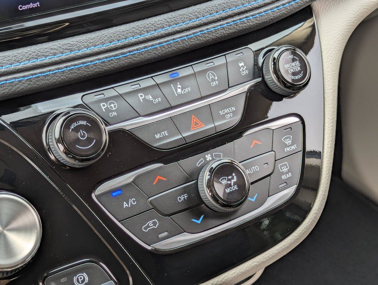 Used 2021 Chrysler Pacifica Touring-L w/ Uconnect Theater Family Group AWD/4WD image 24