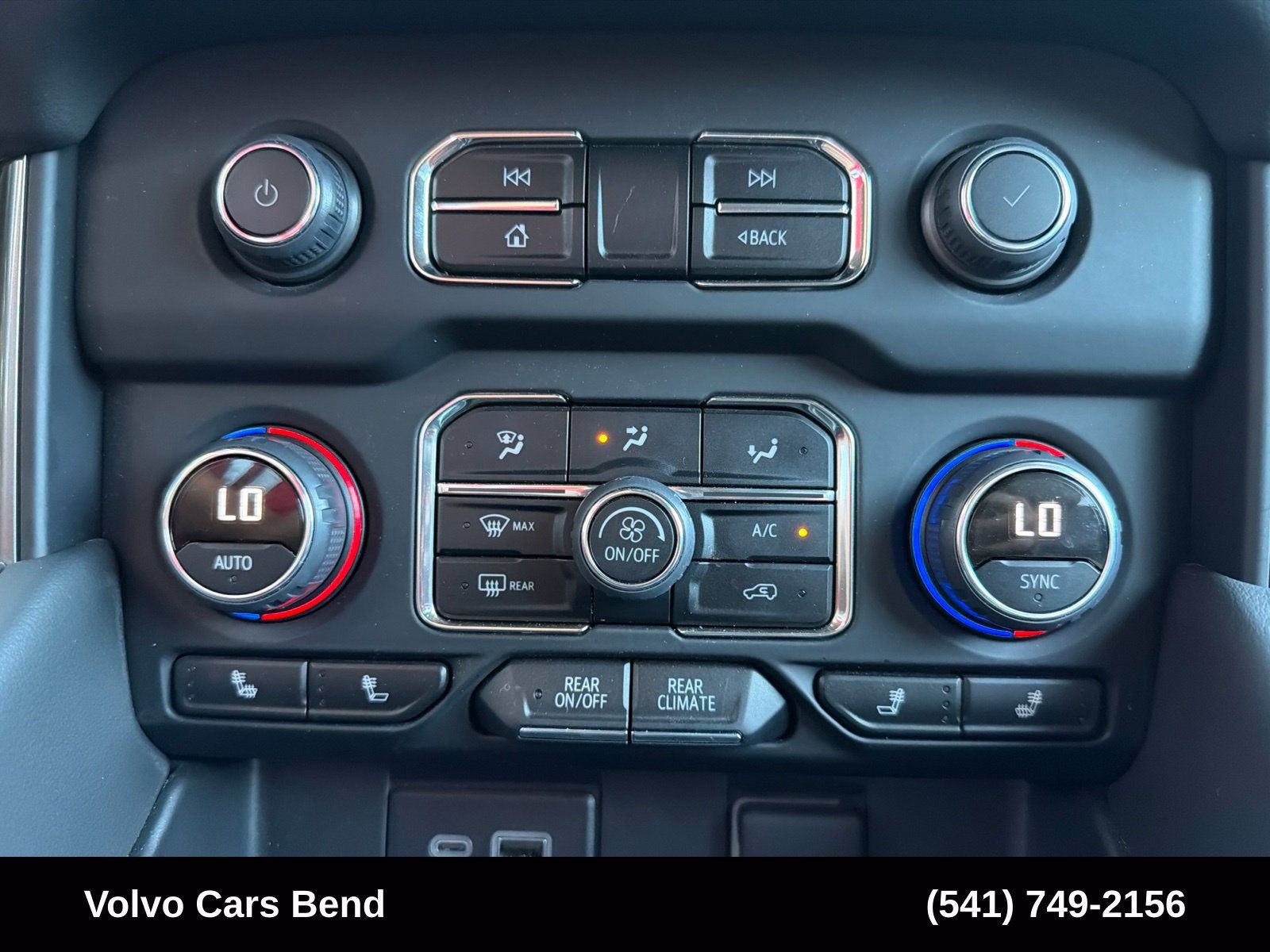 Used 2023 Chevrolet Tahoe Z71 w/ Luxury Package AWD/4WD image 15