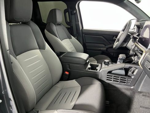 Used 2025 Toyota Tacoma TRD Sport image 31