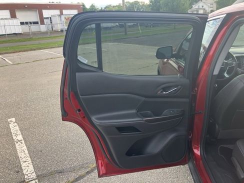 Used 2023 GMC Acadia SLT image 15