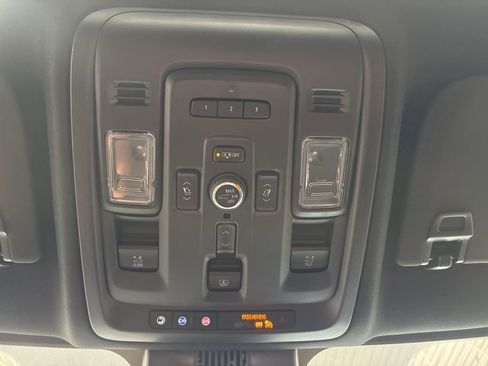 Used 2024 GMC Yukon XL Denali image 46