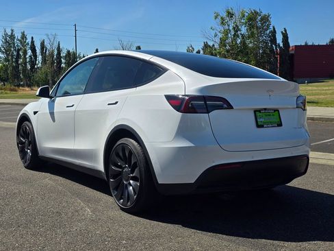 Used 2021 Tesla Model Y Long Range AWD/4WD image 3