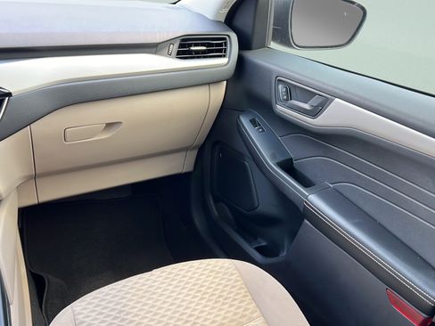 Used 2022 Ford Escape SE w/ Cold Weather Package FWD image 13