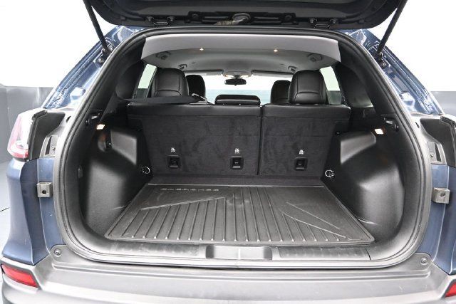 Used 2020 Jeep Cherokee Latitude Plus w/ Cold Weather Group AWD/4WD image 23