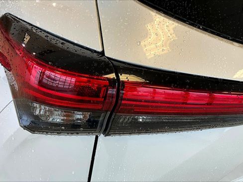 Used 2021 Toyota Highlander XLE image 28