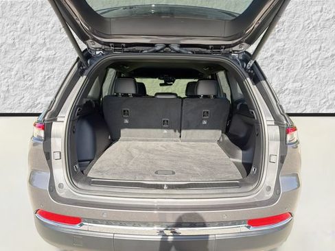 Used 2025 Jeep Grand Cherokee Limited RWD image 12
