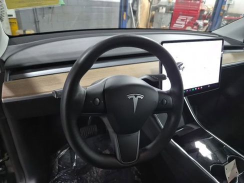 Used 2021 Tesla Model Y Long Range image 18
