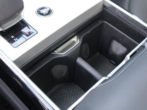 Used 2025 Land Rover Range Rover SE image 27