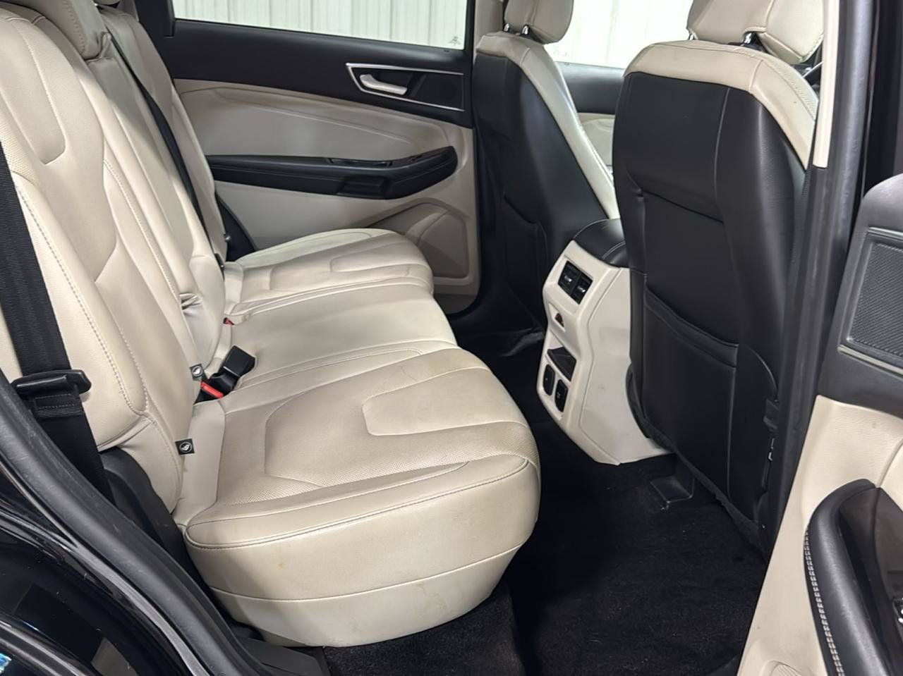 Used 2018 Ford Edge Titanium w/ Equipment Group 301A FWD image 11