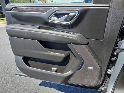 Used 2024 Chevrolet Tahoe LT w/ LT Signature Package RWD image 32