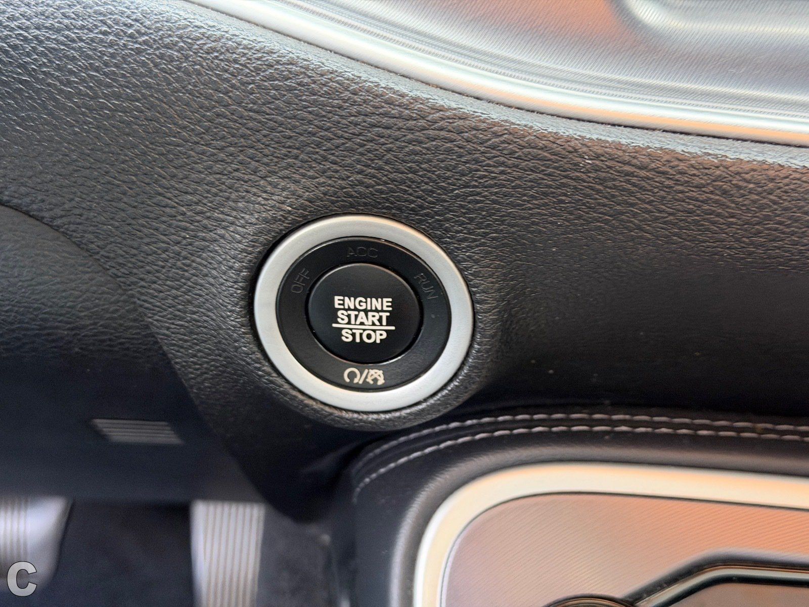 Used 2020 Dodge Challenger SXT RWD image 22