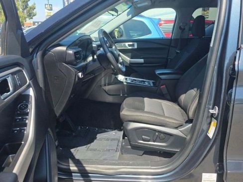 Used 2023 Ford Explorer XLT AWD/4WD image 2