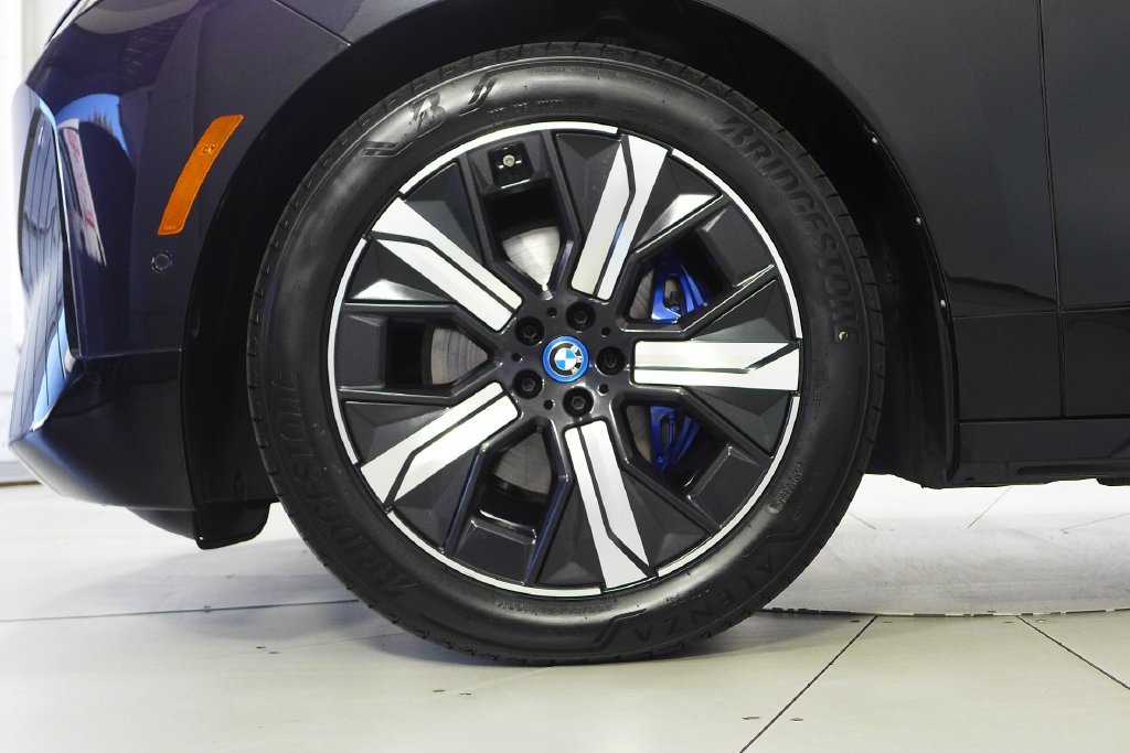 Used 2023 BMW iX M60 w/ Executive Package AWD/4WD image 5