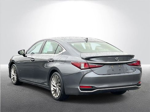 Used 2019 Lexus ES 300h w/ Luxury Package image 4