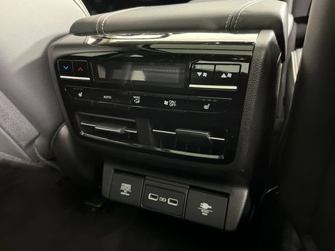 Used 2023 Acura MDX SH-AWD w/ Advance Package image 9