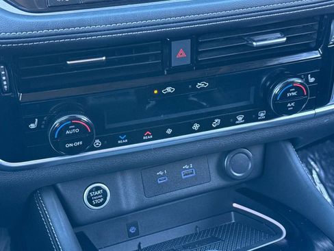 Used 2022 Nissan Rogue Platinum w/ Head-Up Display Package image 19