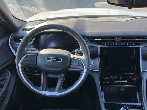 Used 2024 Jeep Grand Cherokee Altitude image 9