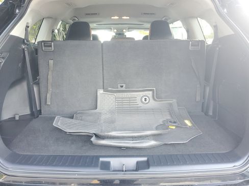 Used 2022 Toyota Highlander XLE image 8