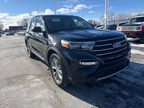 Used 2023 Ford Explorer XLT w/ Equipment Group 202A image 4