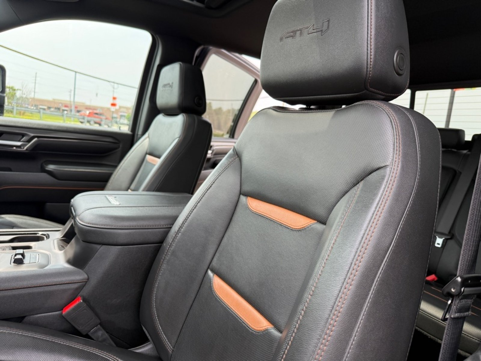 Used 2024 GMC Sierra 2500 AT4 w/ AT4 Premium Plus Package AWD/4WD image 30