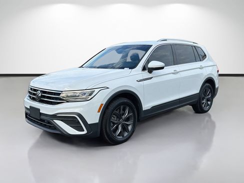 Certified 2024 Volkswagen Tiguan SE w/ Panoramic Sunroof Package FWD image 8