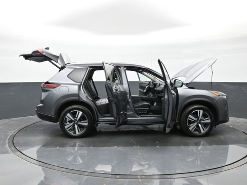 Used 2024 Nissan Rogue SL image 46