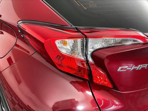 Used 2018 Toyota C-HR XLE FWD image 27