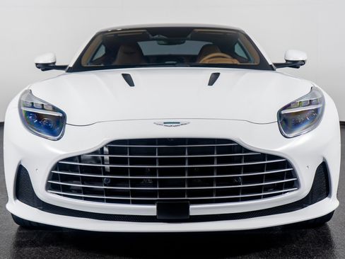 Used 2025 Aston Martin DB12 Coupe image 23