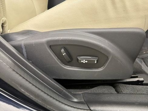 Used 2017 Volvo V60 T5 Premier w/ Convenience Package image 19