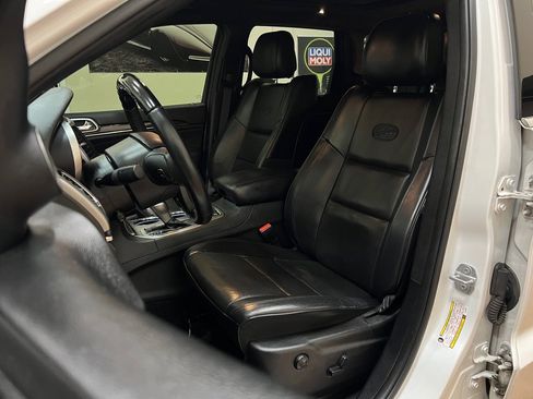 Used 2018 Jeep Grand Cherokee Overland image 32