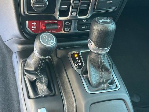 Used 2024 Jeep Wrangler Unlimited Rubicon AWD/4WD image 24