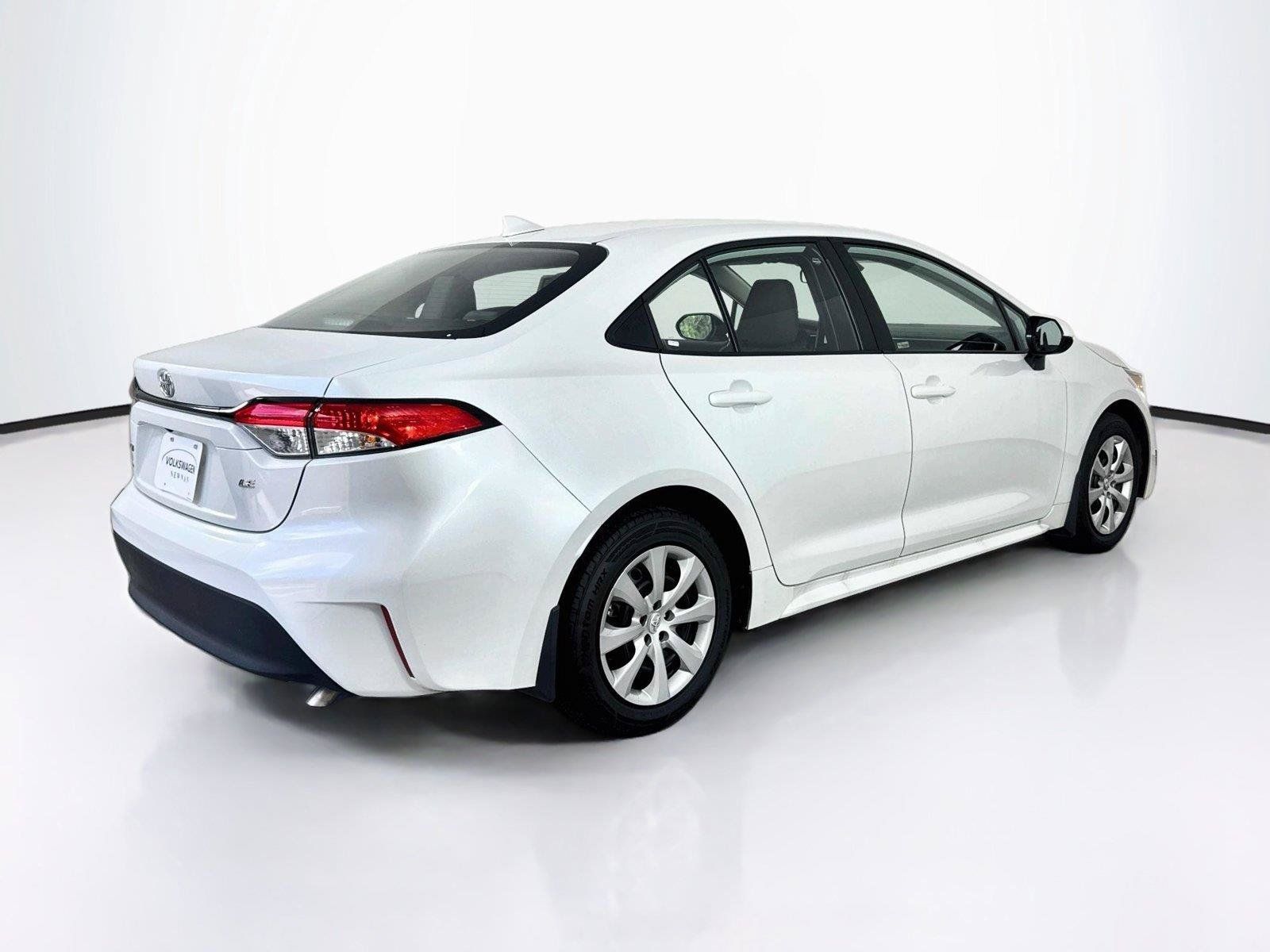Used 2025 Toyota Corolla LE FWD image 2