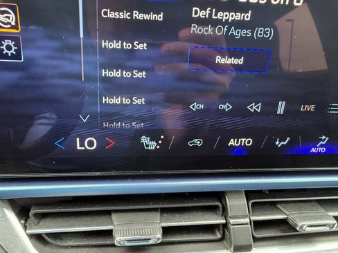 Used 2024 Chevrolet Equinox EV LT AWD/4WD image 34