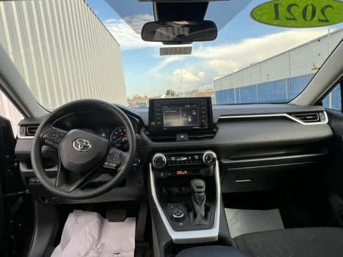 Used 2021 Toyota RAV4 XLE image 18