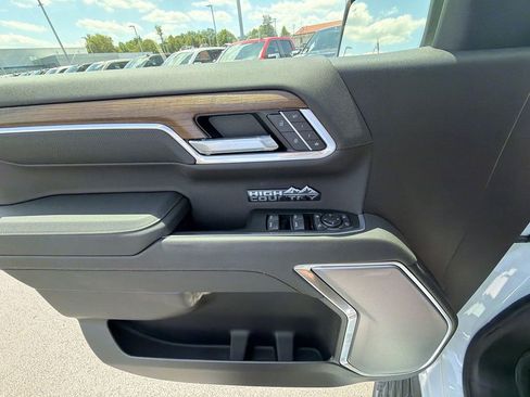 New 2026 Chevrolet Silverado 1500 High Country w/ Technology Package AWD/4WD image 19