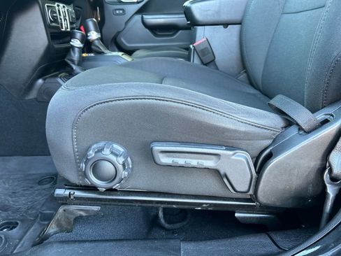 Used 2020 Jeep Wrangler Unlimited Sport S image 16