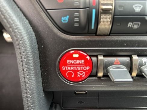 Used 2016 Ford Mustang Shelby GT350 w/ Technology Package image 20