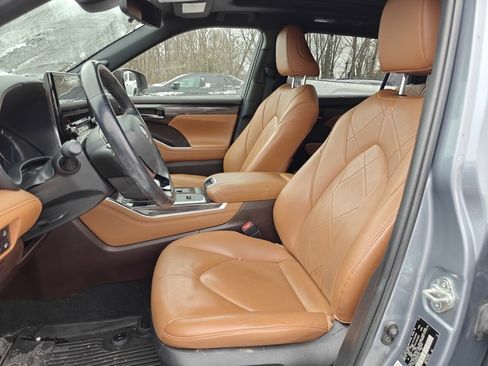 Used 2021 Toyota Highlander Platinum image 8