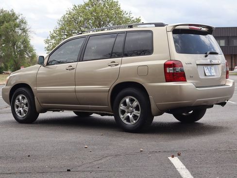 Used 2005 Toyota Highlander 2WD V6 w/ 3rd Row image 7