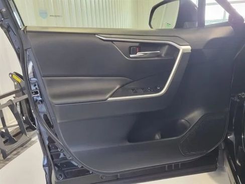 Used 2023 Toyota RAV4 SE image 7
